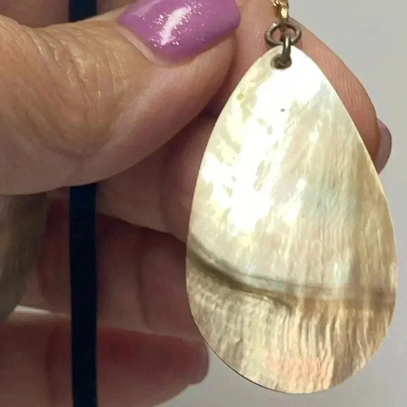 ABALONE SHELL PIERCED EARRINGS - Picture 3 of 5